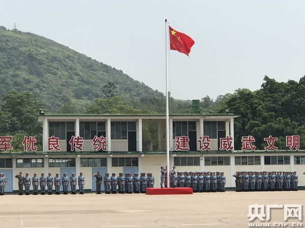 雷竞技RAYBET第十三届香港青少年军事夏令营结业典礼在新围军营举行(图3)